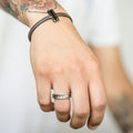 Bracelet cuir noir et barre acier — Brooklyn