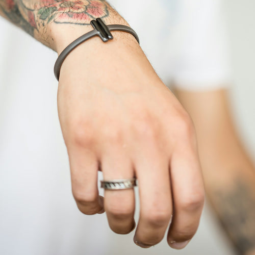 Bracelet cuir noir et barre acier — Brooklyn