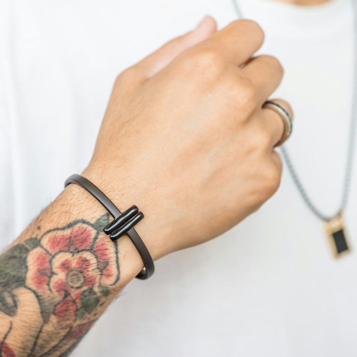 Bracelet cuir noir et barre acier — Brooklyn